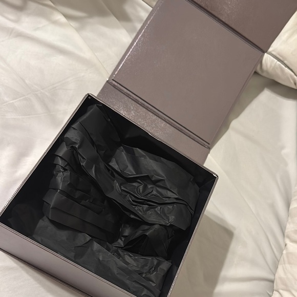 TF Silver Box - Picture 2 of 3